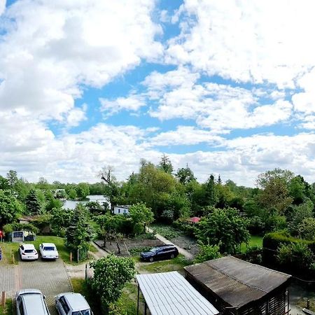 Karino Helles Apartment Ueber Den Havel-Gaerten Auf Der Dominsel Brandenburg  المظهر الخارجي الصورة
